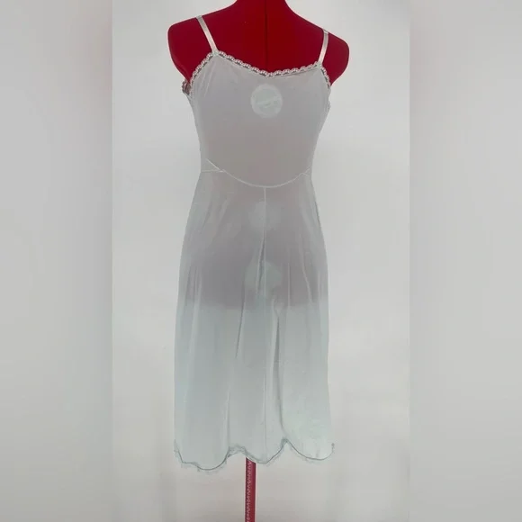Vintage 50s/60s Baby Blue Vanity Fair Lacey Full Slip With Scalloped Lace Hem - Picture 5 of 11
